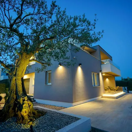 Beautiful Manimm Villa